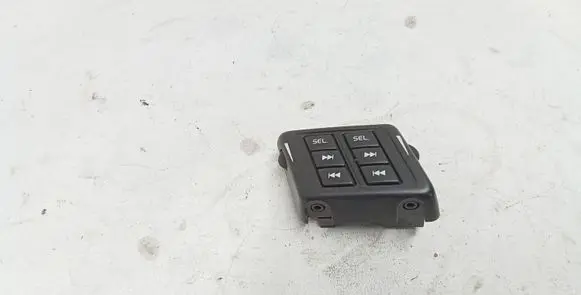 Head unit multimedia control