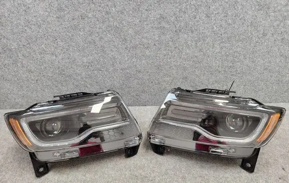 Jeep Grand Cherokee Headlights/headlamps set YAADQ050911SC1 YAADQ050911