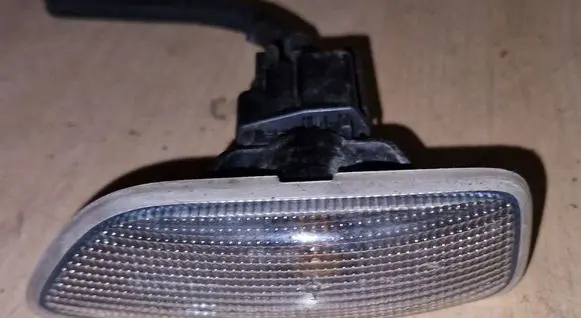 Volvo V70 Front fender indicator light