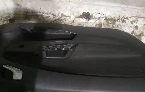 Opel Corsa D Front door card panel trim 