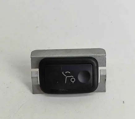 Mercedes-Benz C W204 Tailgate/boot open switch button A2048707151