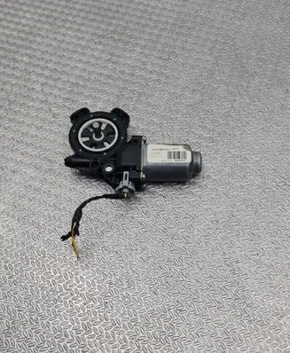 Nissan Qashqai Front door window regulator motor 402032E 2032