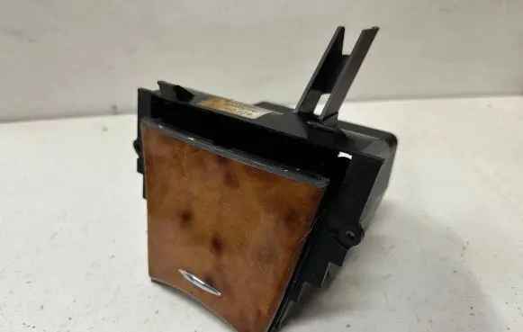 Mercedes-Benz E W211 Car ashtray a2116800350 W211018