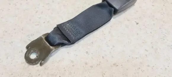 Toyota Corolla E120 E130 Rear seatbelt buckle 041207P1X G2288