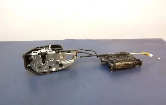 BMW 7 F01 F02 F03 F04 Rear door lock 7185687