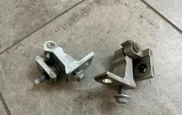 Volkswagen Amarok Front door hinge set 8K0831402A
