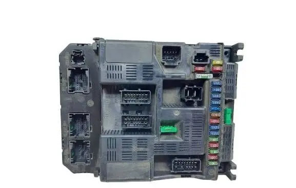 Peugeot 307 Fuse module 9636760580F-KASACJ 9636760580F