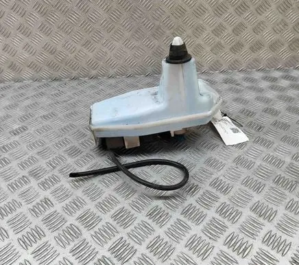Windshield washer fluid reservoir/tank