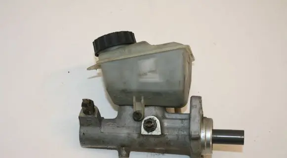 Volvo V70 Brake fluid reservoir 8646006