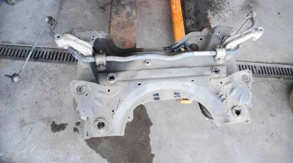 Peugeot 308 Front subframe