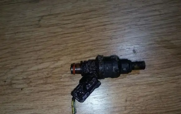 Mazda 323 Fuel injector inp482