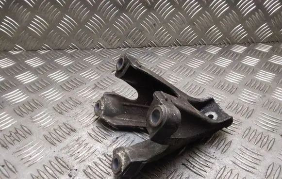 Audi A4 S4 B7 8E 8H Engine mounting bracket 8E0199307AB