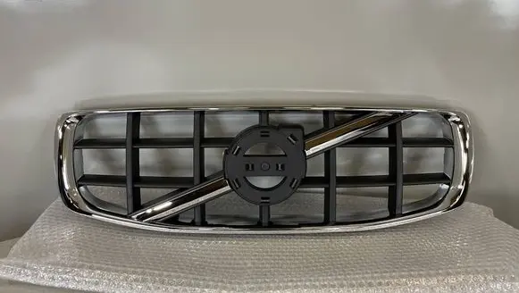 Volvo XC70 Front bumper upper radiator grill 31323007