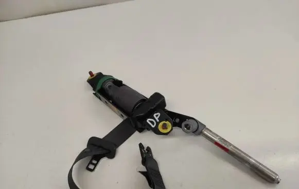 Volvo S60 Front seatbelt