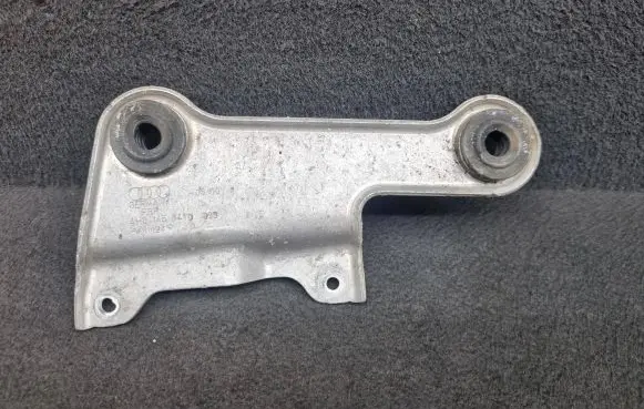 Audi A8 S8 D4 4H Intercooler pipe mounting bracket 4H0145841D 4H0145841E