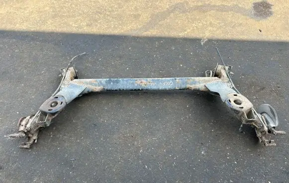 Volkswagen Golf IV Rear axle beam 
