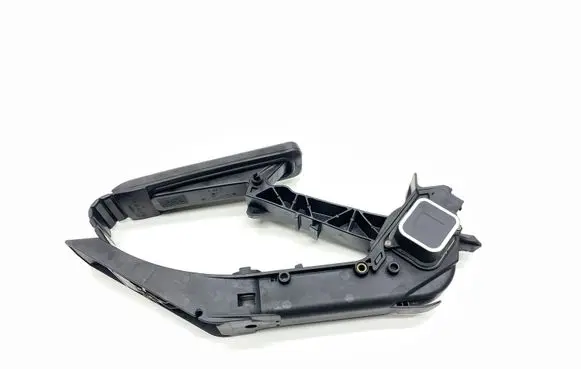 Accelerator throttle pedal