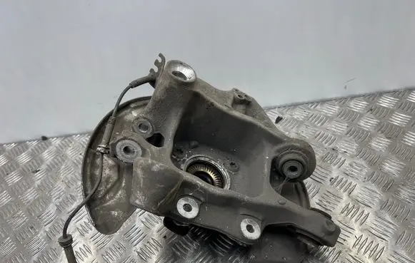 BMW 5 G30 G31 Rear wheel hub 6866338