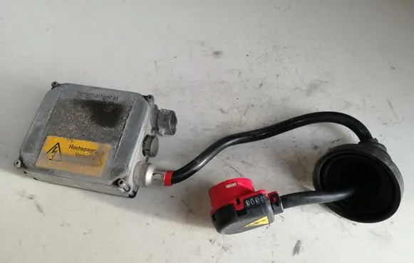 Opel Omega B2 Headlight ballast module Xenon 90565932