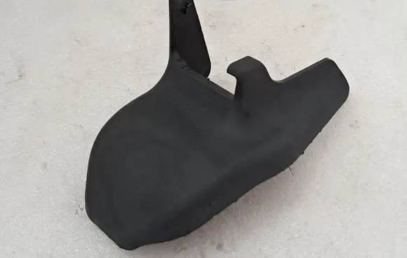 Toyota Avensis T270 Front passenger seat rail trim 7212805020C0 7212805020