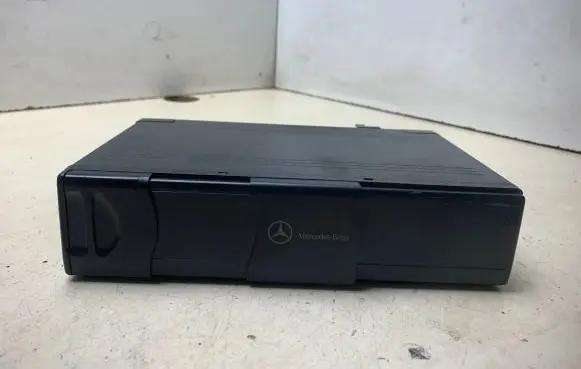 Mercedes-Benz C W203 CD/DVD changer A2038209089 MC3010