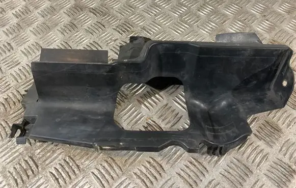 Toyota RAV 4 (XA40) Radiator trim 1669136100 1669136090
