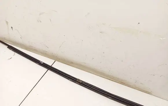 Lexus RX 300 Front door glass trim molding 
