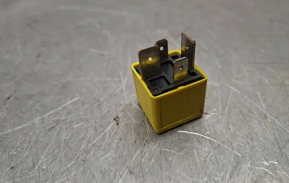 Opel Signum Other relay 90226846
