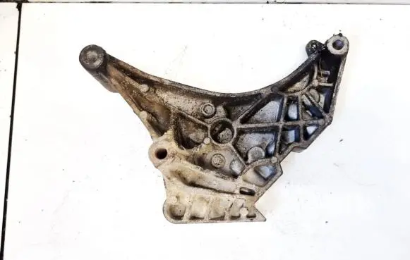 Volkswagen Tiguan Engine mounting bracket 03L199207