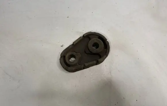 Chevrolet Camaro Muffler mount bracket/holder 25862434