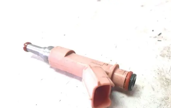 Toyota Avensis T270 Fuel injector 232500T080