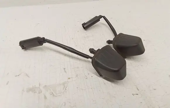 BMW 3 E90 E91 Windshield washer spray nozzle 8365385