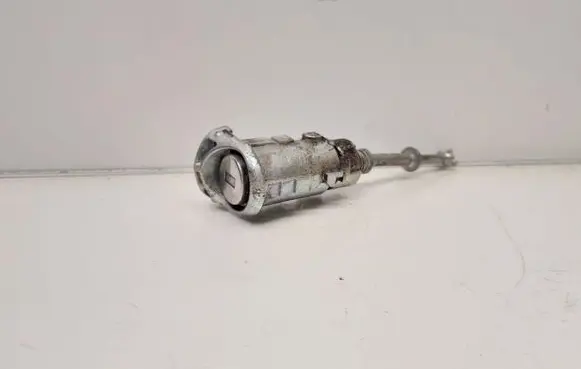 Renault Scenic III - Grand scenic III Front door lock (next to the handle) 