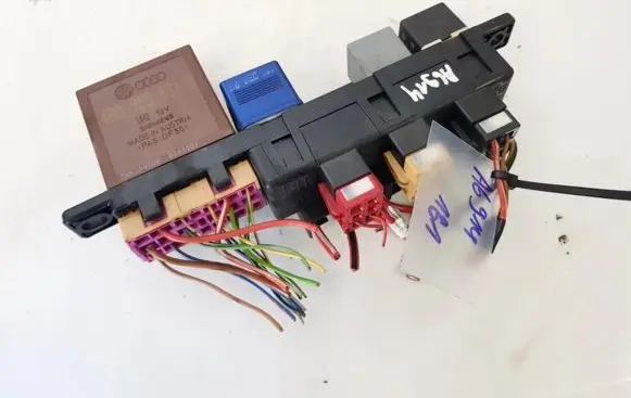 Audi A6 S6 C5 4B Fuse box set 8l0941822A