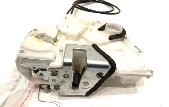 Suzuki Swift II Front door lock 82201-69LA1