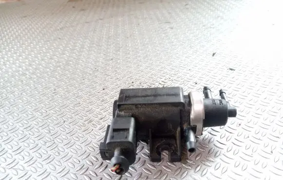 Volkswagen Touareg I Turbo solenoid valve 1J0906627