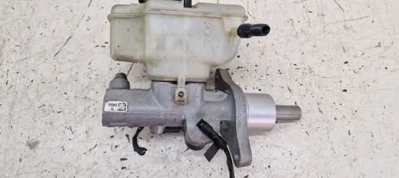 Volkswagen Golf VI Master brake cylinder