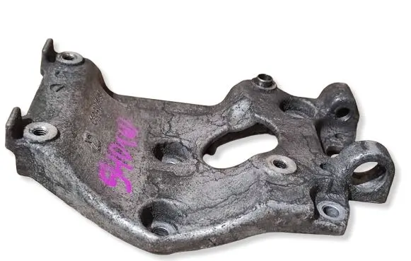 Volvo V50 A/C compressor mount bracket 9646719580