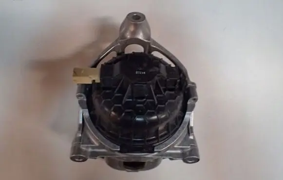 Audi Q7 4M Engine mount bracket 4M0199372EP