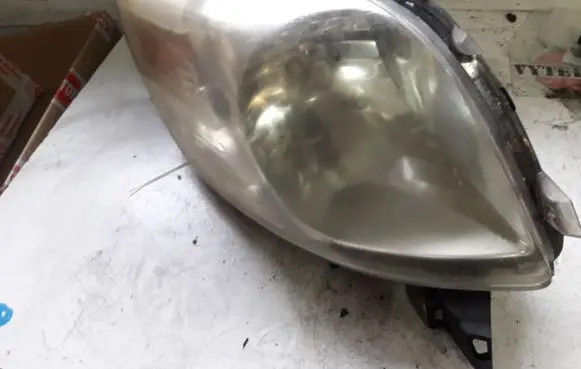 Toyota Yaris Headlight/headlamp