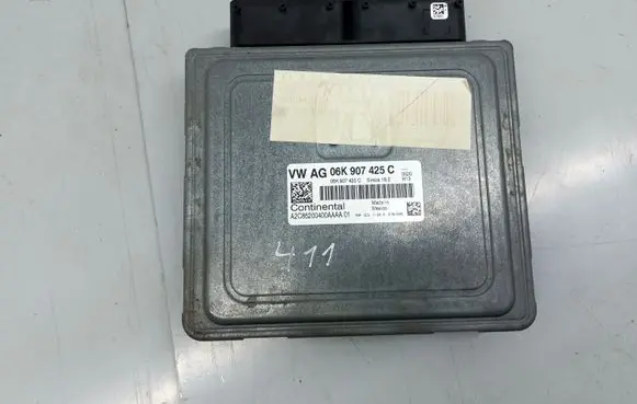 Volkswagen Jetta VI Engine control unit/module 06K907425C
