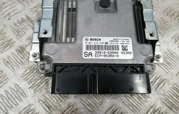 Suzuki Swift III Engine control unit/module 3391053R00 0261S16438 ECM053M00