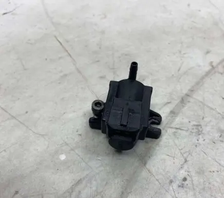 Volvo V70 Turbo solenoid valve 31219977 10T083 70261300