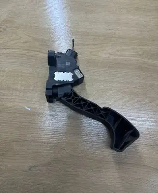 Toyota Auris E180 Accelerator throttle pedal 781100W040 13334632341