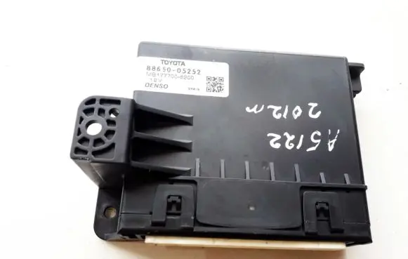 Toyota Avensis T270 Other control units/modules 8865005252 88650-05252