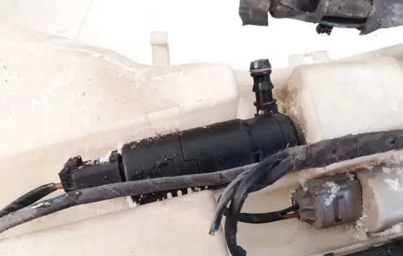 BMW 1 E81 E87 Headlight washer pump 