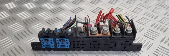 Audi A4 S4 B5 8D Relay mounting block 896083000 8L0941822A