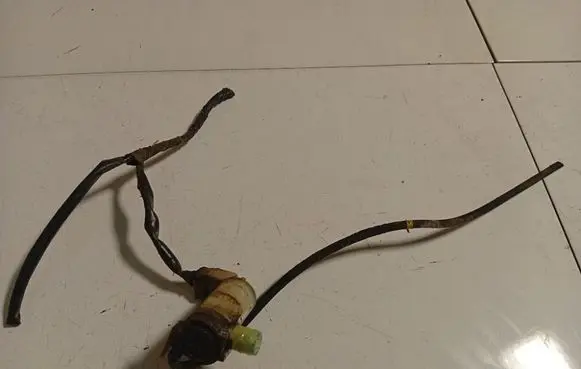 Nissan X-Trail T30 Windscreen/windshield washer pump MC212