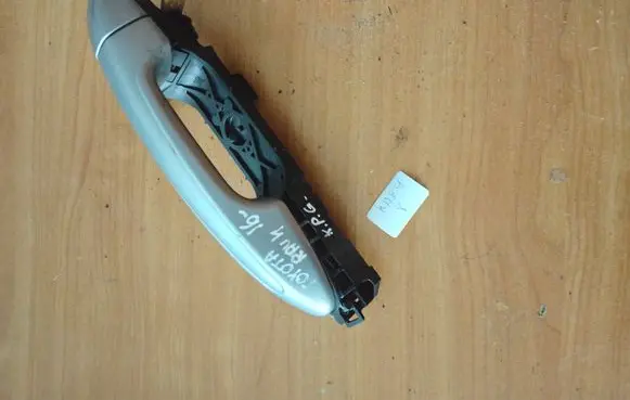 Toyota RAV 4 (XA40) Front door exterior handle