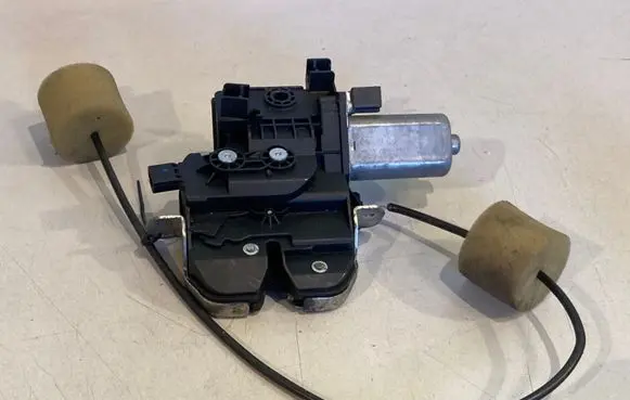 Mercedes-Benz S W221 Tailgate/trunk/boot lock/catch/latch 2217500085